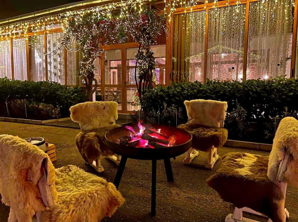 Семеен Хотел И Ресторант Райски Залив Golyama Zhelyazna Extérieur photo