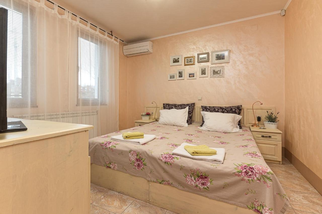 Семеен Хотел И Ресторант Райски Залив Golyama Zhelyazna Extérieur photo