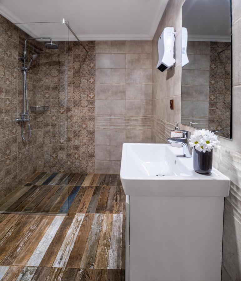 Семеен Хотел И Ресторант Райски Залив Golyama Zhelyazna Extérieur photo